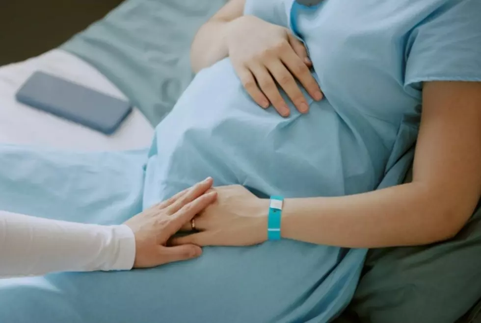 New York Anchor Goes Into Labor During Live Newscast